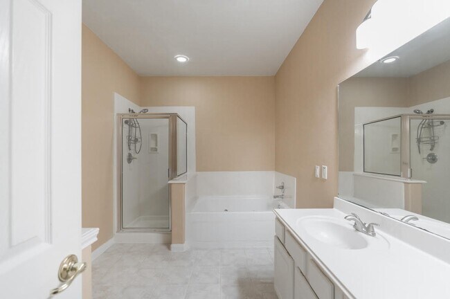 Building Photo - 3223 Legends Creek Dr