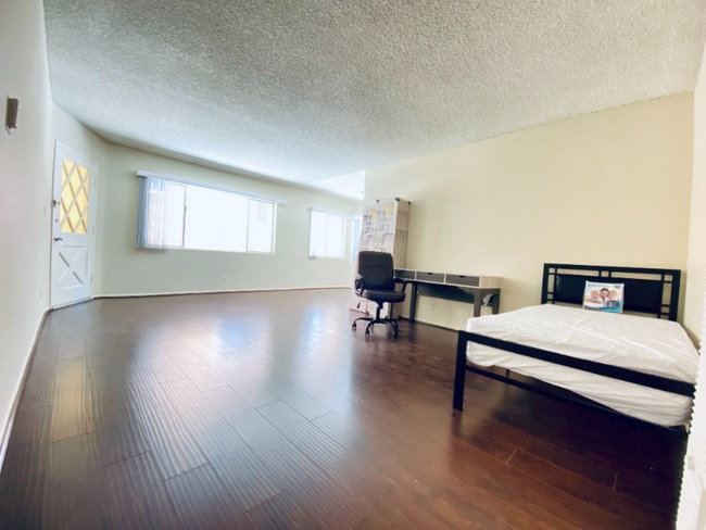 Building Photo - 1440 Centinela Ave