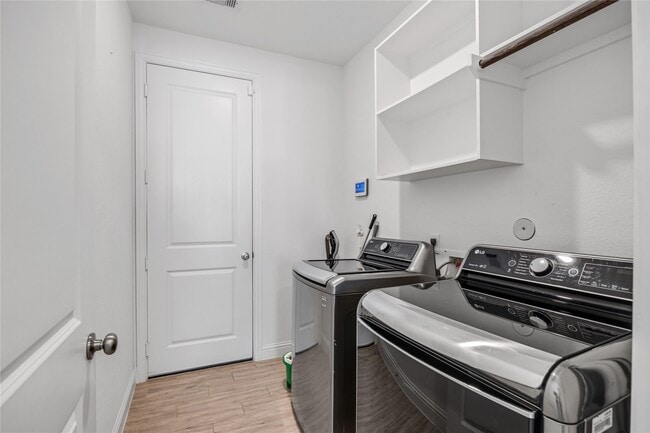 Building Photo - 23563 Red Juniper Ln