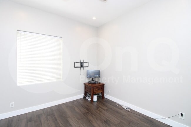 Building Photo - 6022 E Carriage Dr