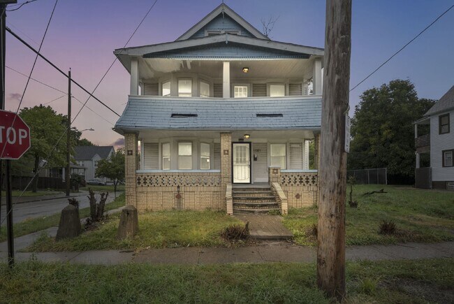 Building Photo - Newly renovated 4 bedroom HALF OFF MAY RENT