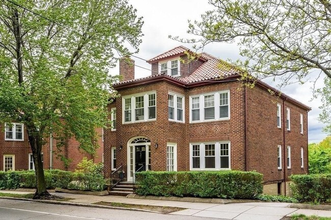 Primary Photo - 237 Winchester St