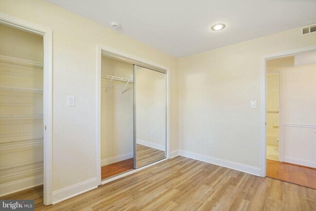 Building Photo - 6924 Kenfig Dr