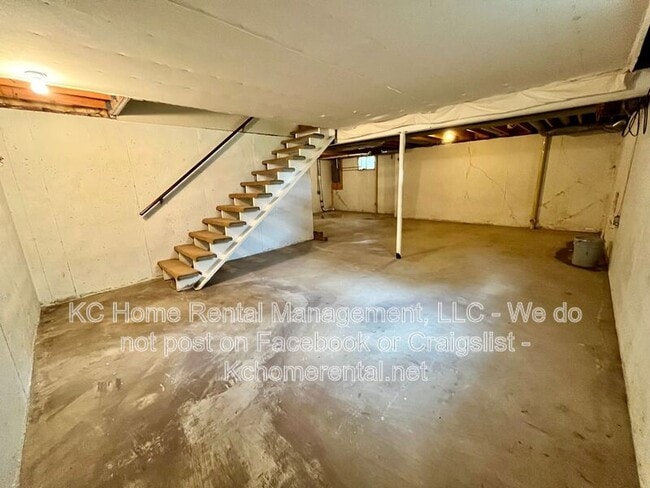 Building Photo - 3868 SW Harbor Dr