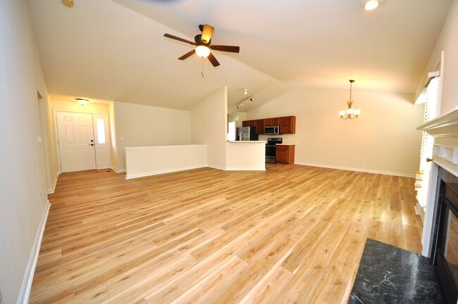 Building Photo - Beautiful Renovated 3 Bedroom 3 Bathroom i...