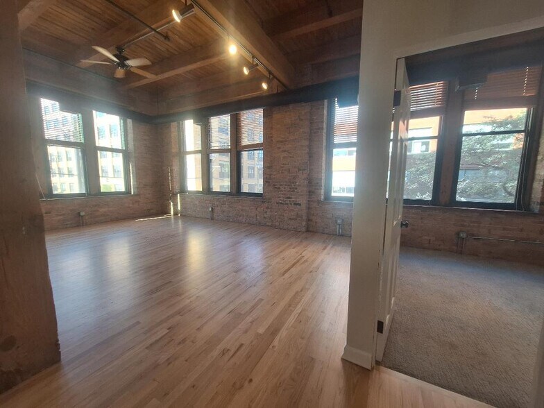 Building Photo - 331 S Peoria St