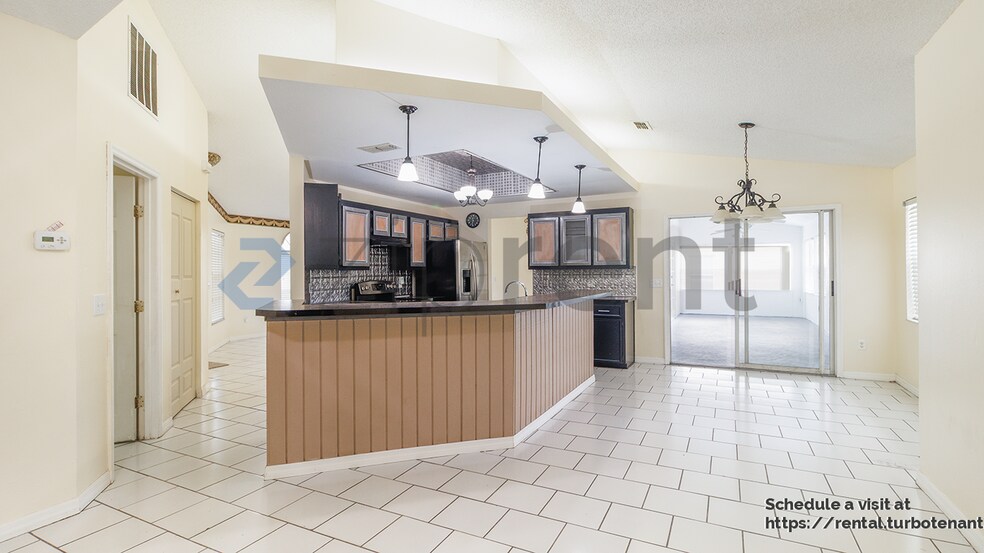 Building Photo - 180 Parkview Dr