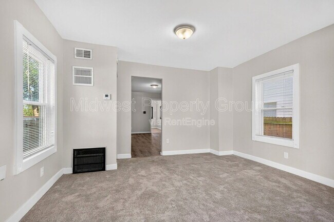 Building Photo - 3610 Manhattan Ave
