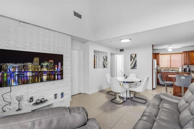 Building Photo - 2740 W 63rd St