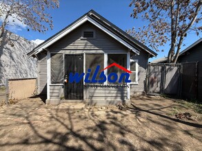 Building Photo - 2-Bedroom House with Fenced Yard & Parking!