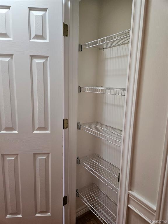 Building Photo - 264 Village Way S