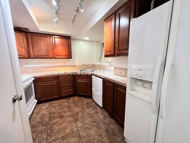 Building Photo - Fantastic 3 bed room 2 bathroom