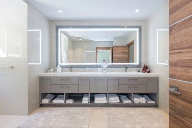 Building Photo - 222 Ka'alawai Place