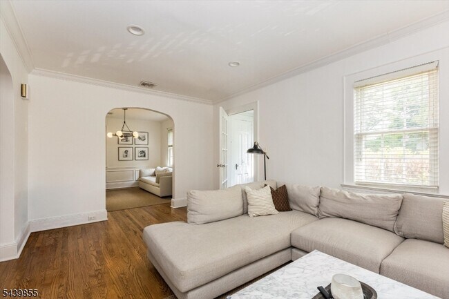 Building Photo - 25 Riverview Dr