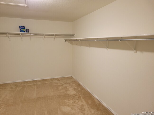 Building Photo - 10919 Fox Crest