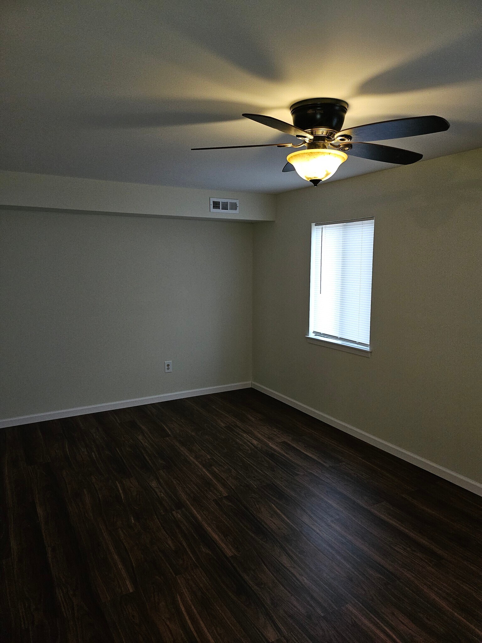 Building Photo - 1710 Tracey St