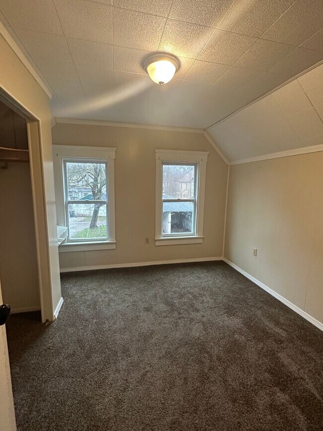 Building Photo - Akron Single-Family Home *ACCEPTING VOUCHERS*