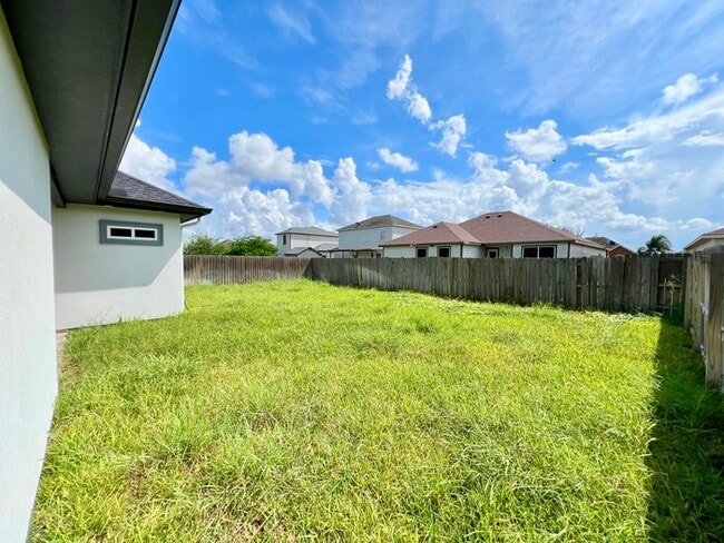 Building Photo - 1862 Castillo St