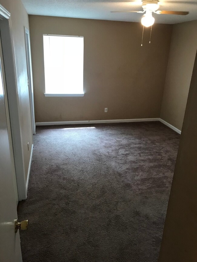 Building Photo - 4x2 large home for rent!