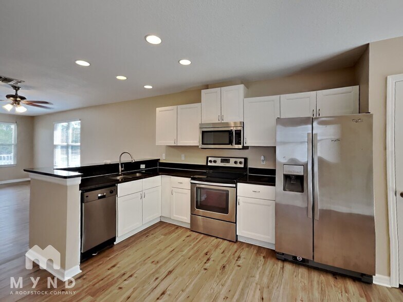 Building Photo - 3217 Spooner Dr