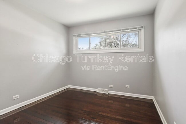 Building Photo - 16019 Circle Dr
