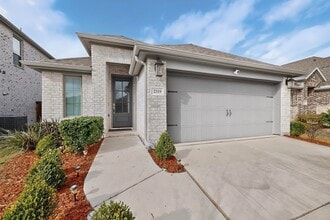 Building Photo - 2319 Kirkstall Wy