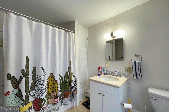 Building Photo - 10 Princeton Ave