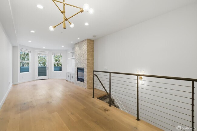 Building Photo - 425 14th St
