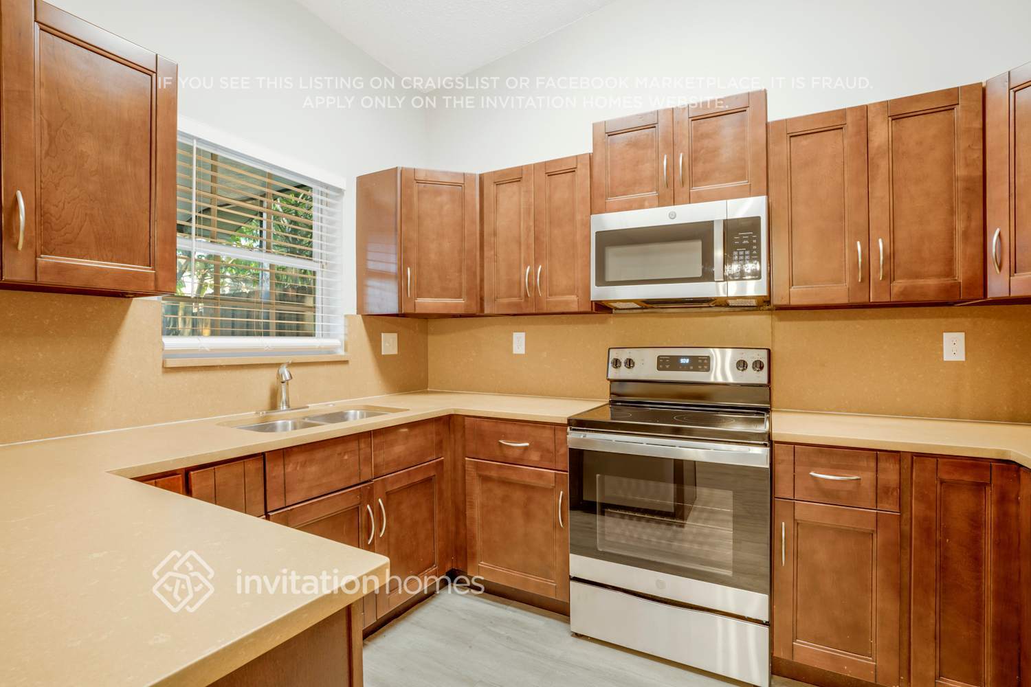 Building Photo - 16850 SW 92nd Ave