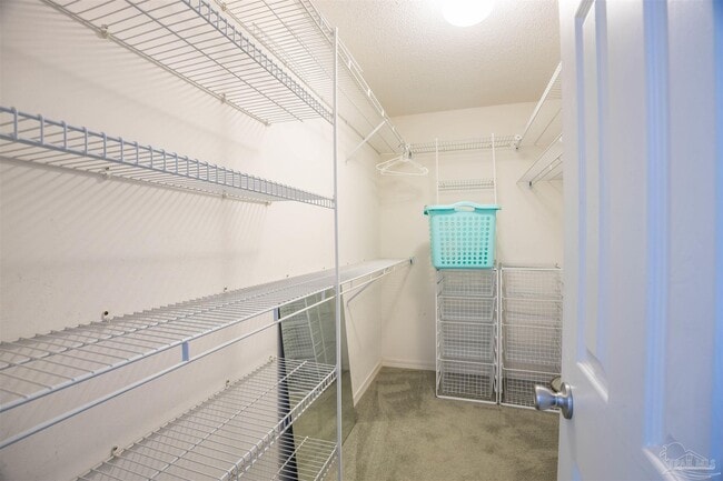 Building Photo - 14180 River Rd