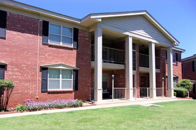 Building Photo - Tara Condos 2 Bed 1 Bath Apt NW 63rd & May...