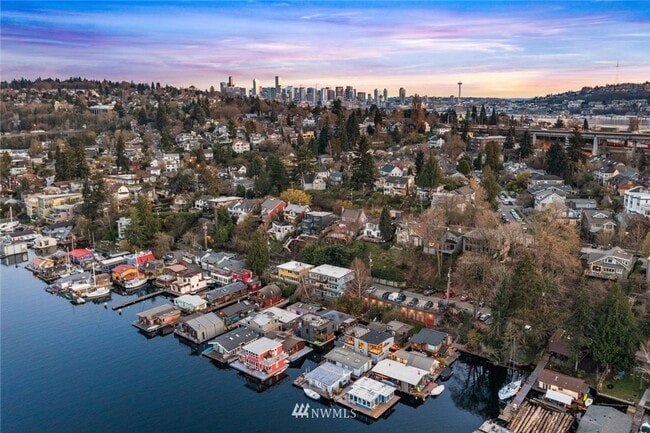 Building Photo - 3bd/2.5ba Seattle Houseboat