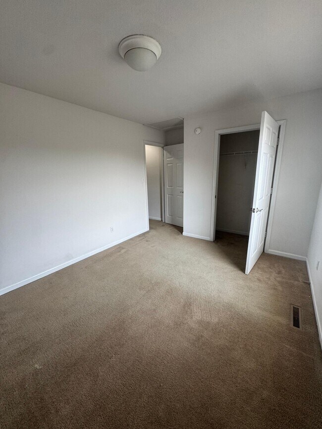 Building Photo - 3308 E St Charles Rd