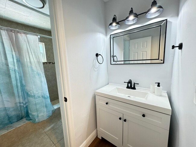 Building Photo - 1115 S Ocean Dr