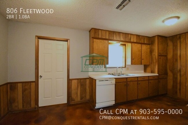 Building Photo - 806 Fleetwood-