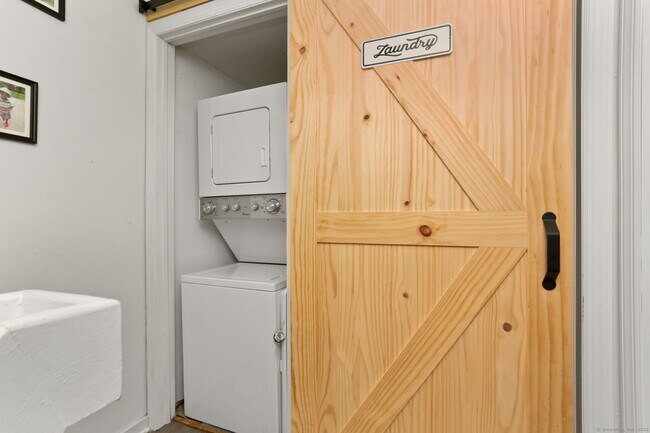 Building Photo - 101 Grove St