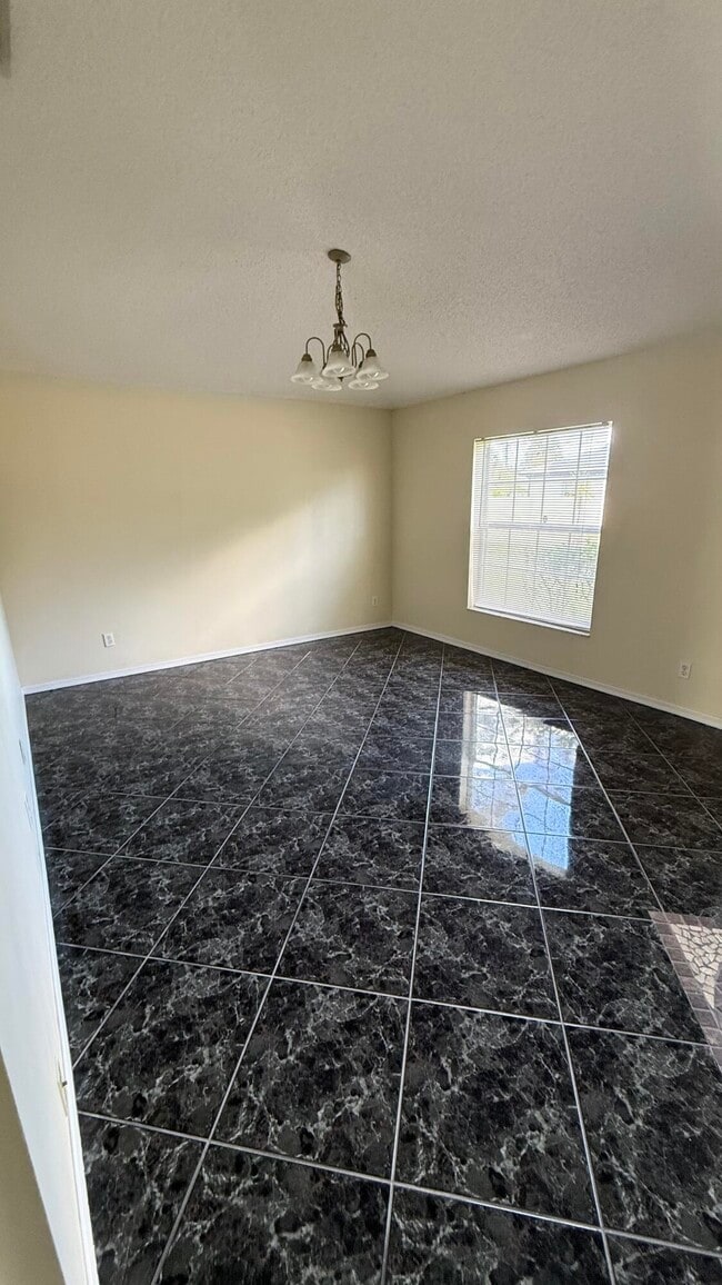 Building Photo - 5529 NW North Lundy Cir