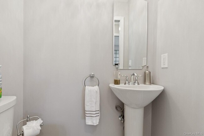 Building Photo - 1110 Gillette Dr