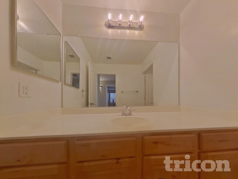 Building Photo - 10343 West Odeum Ln