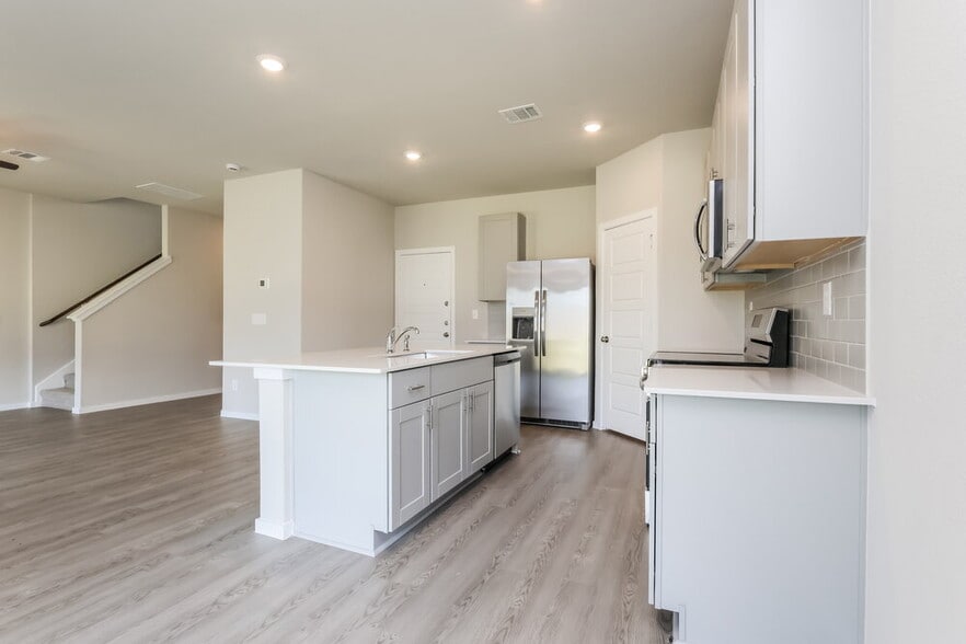 Building Photo - 540 Dalloway St