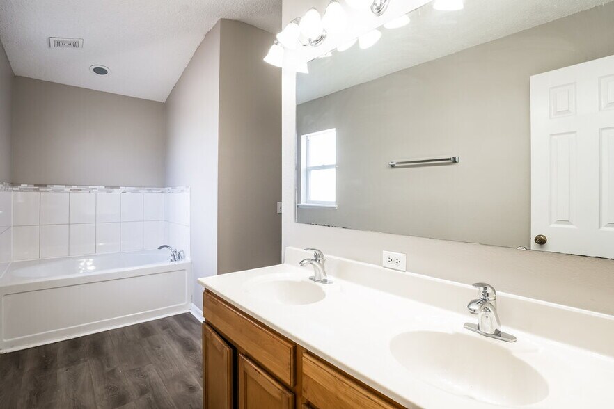 Building Photo - 2987 Elbib Dr