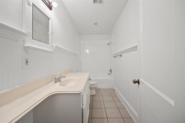 Building Photo - 4605 Harmon Ave