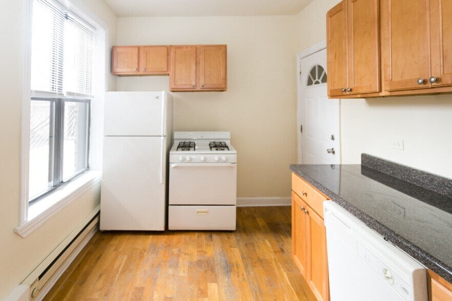 Building Photo - 731 W Barry Ave