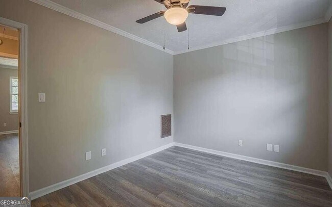 Building Photo - 1235 Riverside Dr