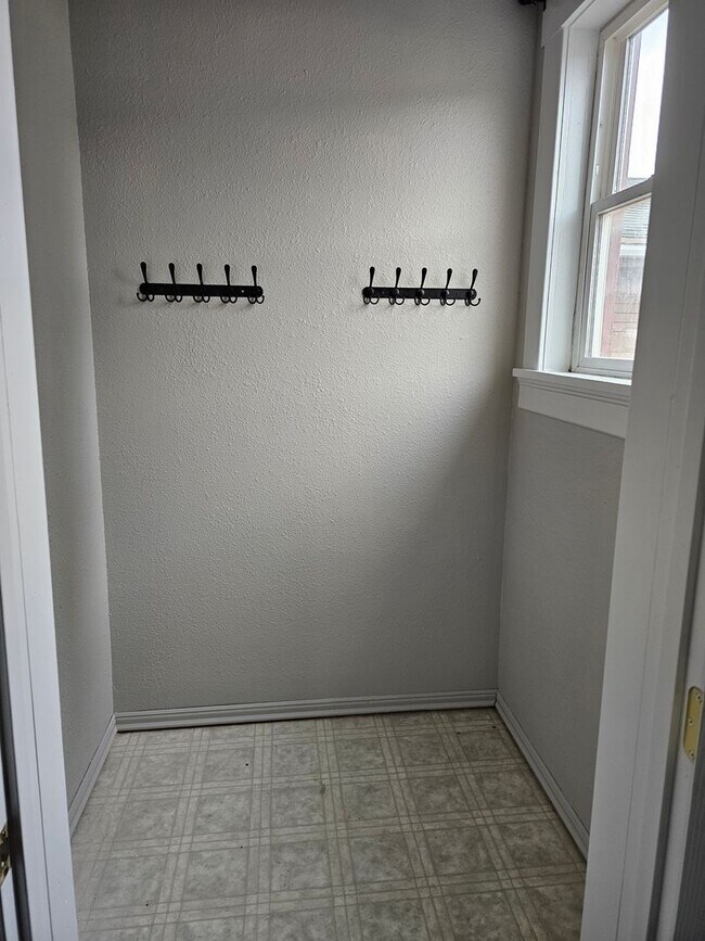 Building Photo - 2004 Adams Ave