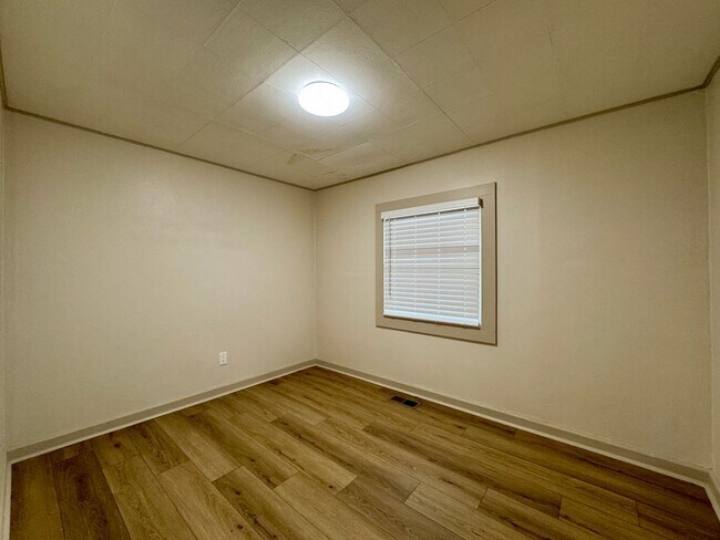 Building Photo - 975 Beason Dr