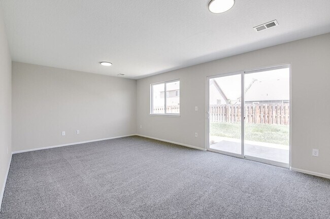 Building Photo - Totally Updated 3 Bedroom 4 Bath home