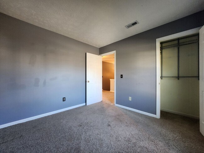 Building Photo - Beautiful 2-Story Home in Northmont School District