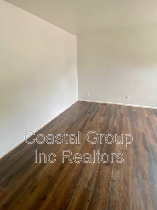 Building Photo - 9633 15th Bay St