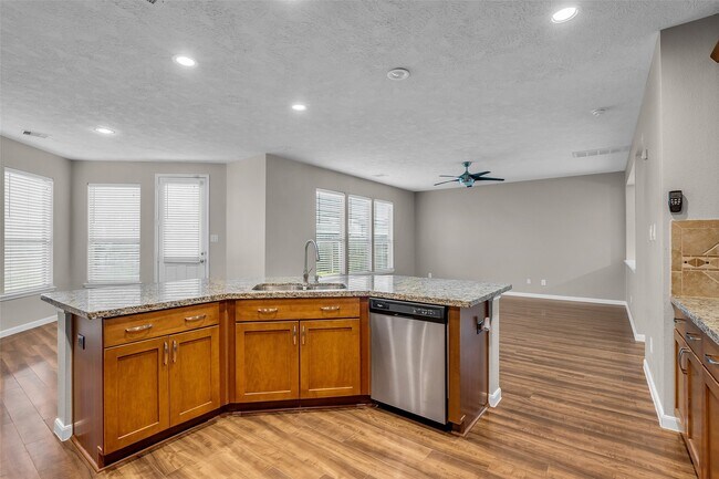 Building Photo - 6719 Path Way Ct